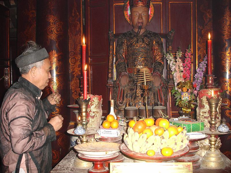 020- Hoa Lu- interieur du temple Le dai Hanh.JPG - Hoa Lu- Intérieur du temple Le Dai Hanh
